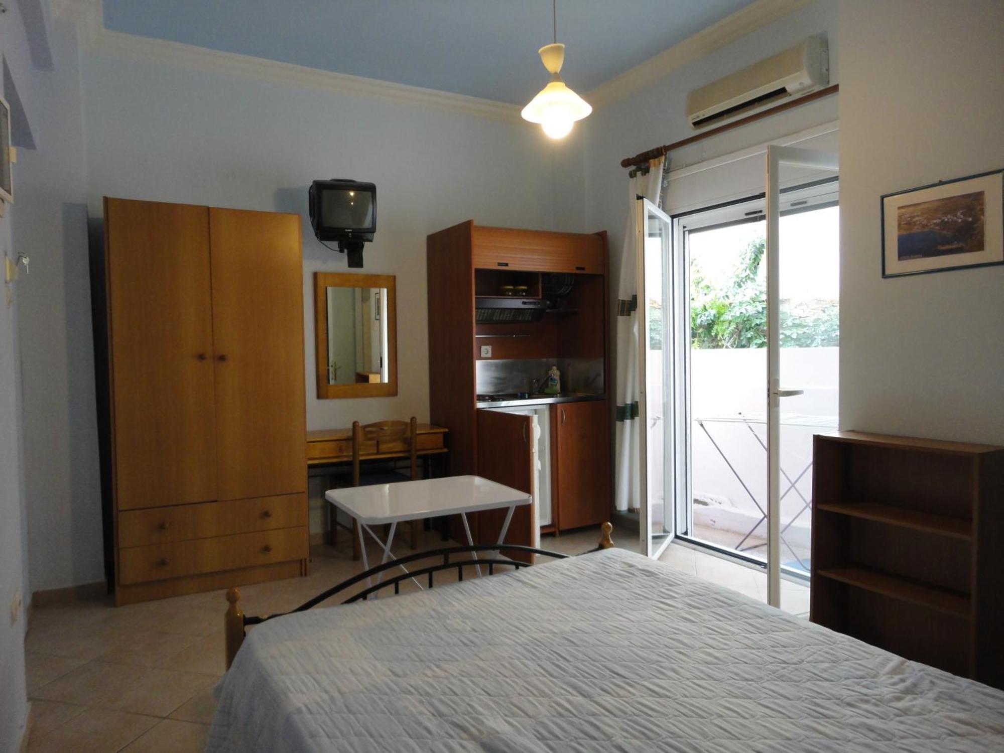 Apergis Rooms Ermoupoli Zimmer foto
